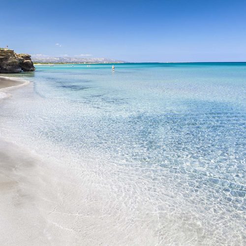 Siracusa, l'acqua cristallina della spiaggia di San Lorenzo